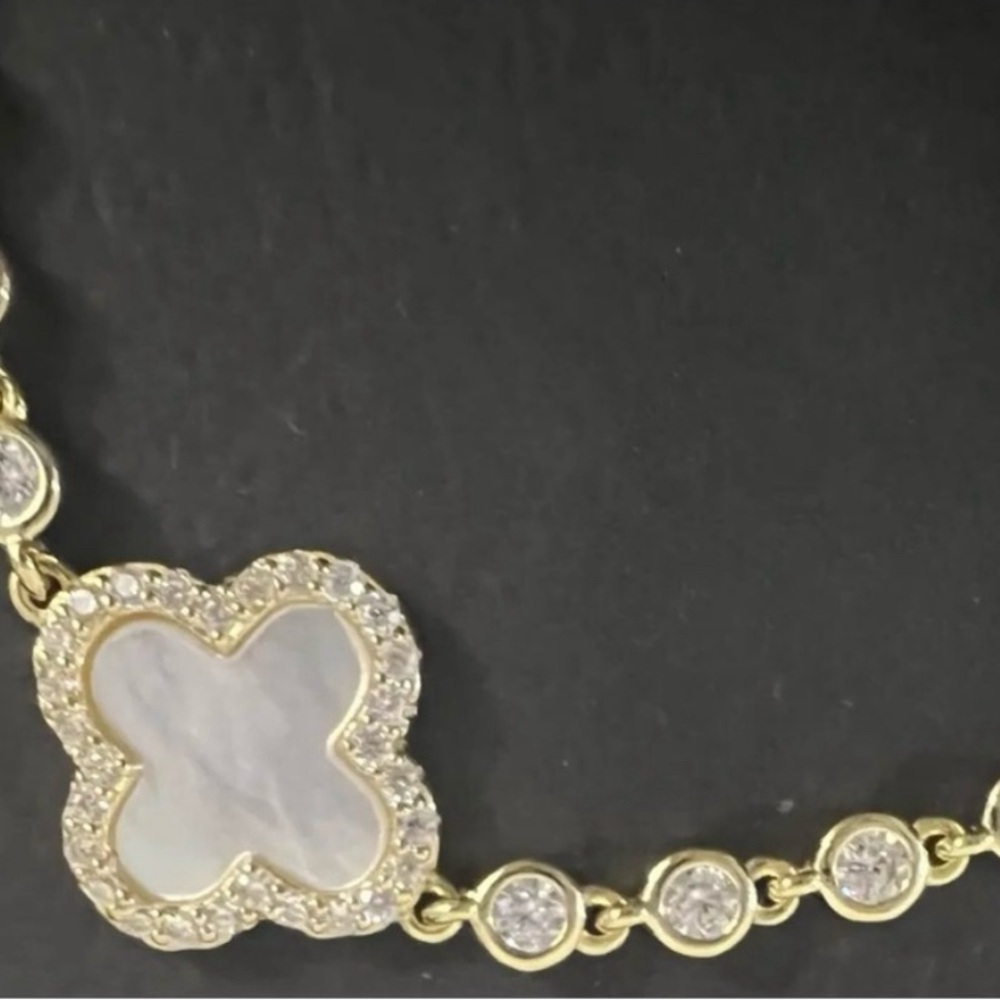 NWOT Rachel Zoe Mother of Pearl Clover Bracelet - Picture 2 of 5